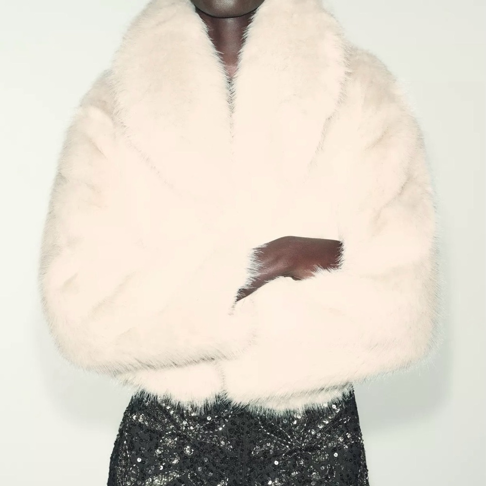 ZARA  NWT Short Faux Fur Lapel Collar Coat!